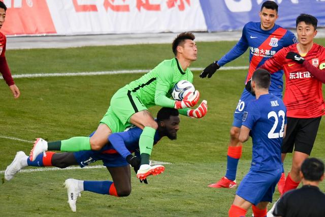 英媒：阿森纳想签克鲁皮、小蜘蛛、罗杰斯，均面临与巴黎的竞争